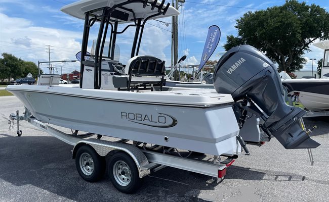 2024 Robalo 226 Cayman Solid Alloy